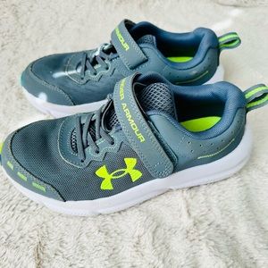 Under Armour boys tennis shoes!